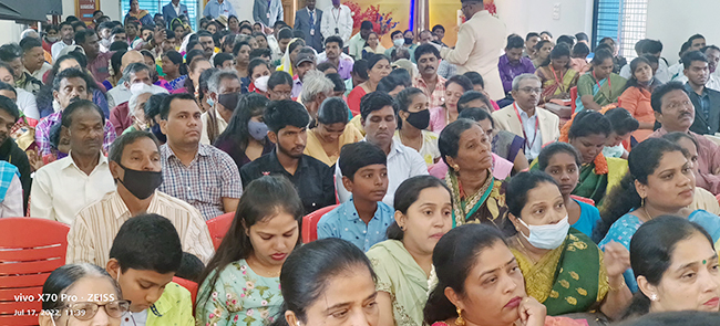 Large gathering join in celebrating the Birthday 2022 of Bro Andrew Richard with grandnuer at Prayer Centre, Budigere in Bangalore on July 17th along with large devotees and members of Grace Ministry.